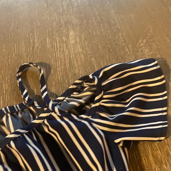 Open shoulder kids dress - Picture 4 of 4